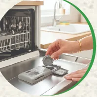 Bát đĩa còn ướt sau khi kết thúc